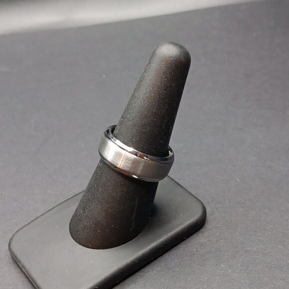 New Blue Tungsten Carbide Men's Size 7.5 Silver Ring - Picture 2 of 5